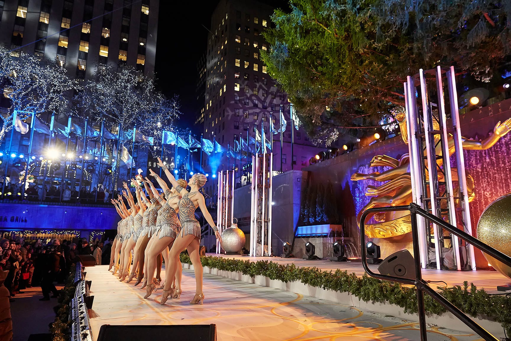 Photos 2017 Rockefeller Center Tree Lighting The Rockettes